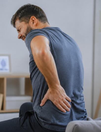hombre con dolor de espalda 