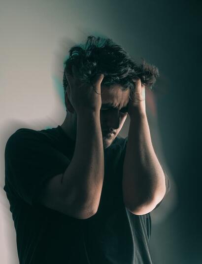 Persona experimentando ansiedad