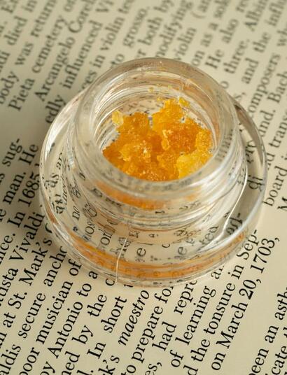 From hash to CO₂ oil: understand how cannabis concentrates deliver enhanced therapeutic effects, how contaminants are removed, and what users should know first.