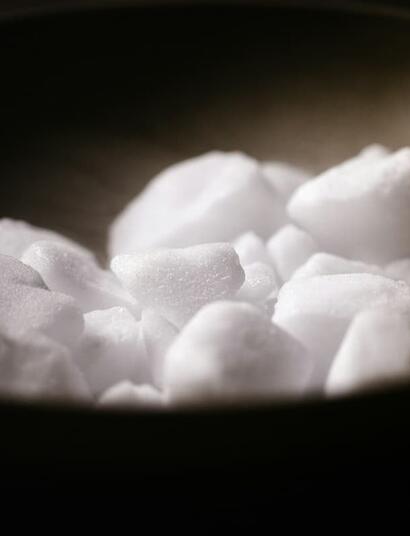 Use baking soda as a natural fungicide and pest deterrent for cannabis plants. Learn safe recipes to fight mildew, gnats, and black spot fungus organically.
