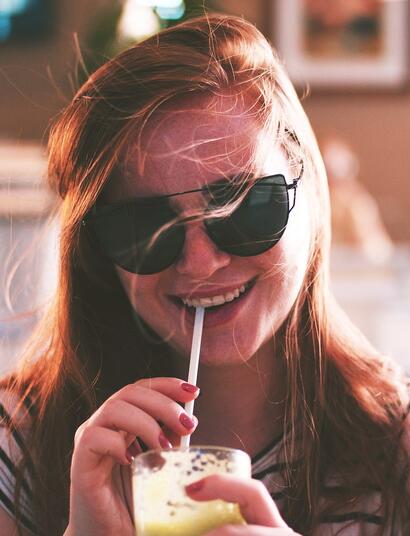 Smoothie proteico di canapa, avena e cioccolato