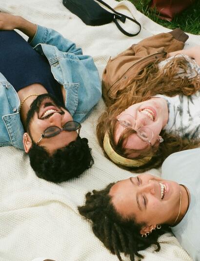 Primavera in fiore: cannabis, natura e relax