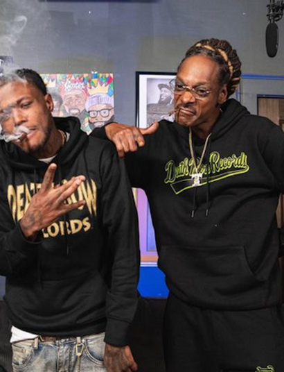 Snoop Dogg niega fumar hasta 150 porros por día.