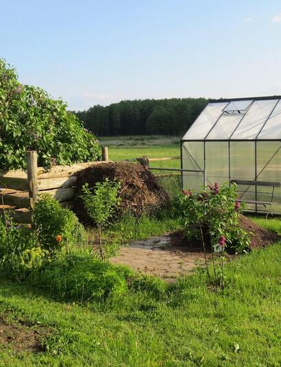 Get ready for the spring cannabis season. Understand how to use greenhouses for a head start, manage photoperiods, and harden off plants for a successful outdoor harvest.