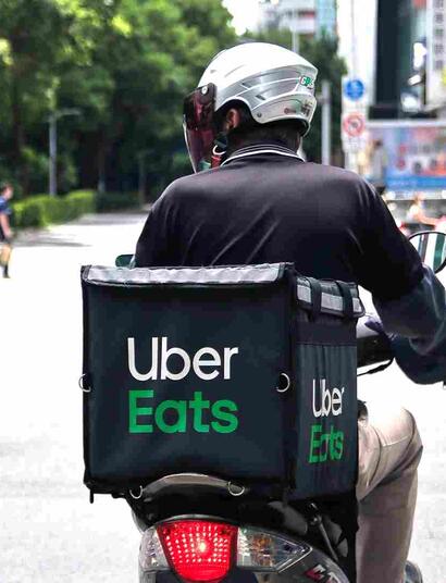 Cannabis a domicilio come con la pizza, ci pensa Uber