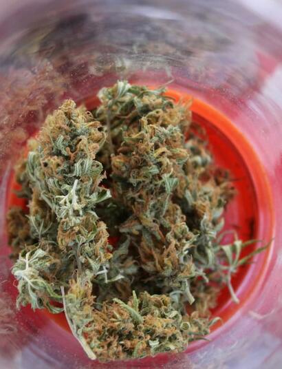 Learn what weed shakes are, why they occur and how to stop them fast. Explore the causes of cannabis shakes, how long they last, and whether they’re dangerous. 