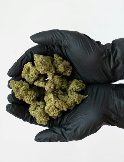 State audits reveal an Arizona cannabis testing lab continued violating regulatory rules after an $88.5K fine, prompting boycotts from certain retailers.