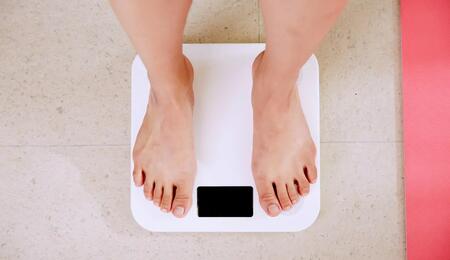 Hilft Cannabis wirklich beim Gewichtsverlust? Über die Rolle von THC, THCV und den Stoffwechsel bei der Fettverbrennung.