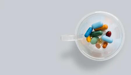 Der Mix von Cannabis und Antibiotika ist nicht unmittelbar gefährlich, man sollte aber wissen, was im Körper passieren kann.