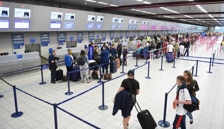 Cannabis im Flugzeug 2026: Regeln für Inlandsflüge & Ausland