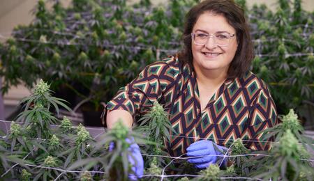  Dr Céline Nicole-de Groot, chercheuse spécialisée dans le cannabis et la lumière