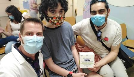 El Epidiolex ya se usa en España. Se suministra a Iker, un niño con epilepsia farmacorresistente por la picadura de una garrapata