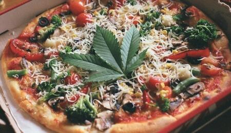 Pizza alla cannabis