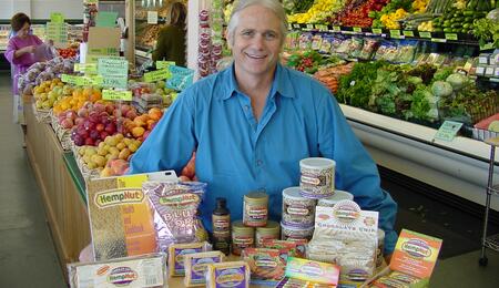 Regolare la cannabis come gli zucchini. Intervista al pioniere dell'hemp food negli States