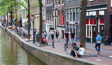 Amsterdam : interdiction de consommer du cannabis en public dans le Red Light District