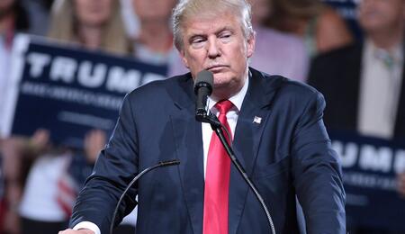 Trump mění marihuanovou politku: podepsal přeřazení do méně nebezpečných látek