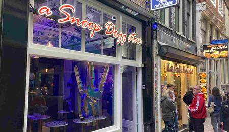 snoop dog, coffeeshop, amsterdam