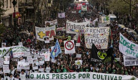 La marcia della Cannabis in Cile a favore della legalizzazione