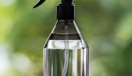  Leaves can absorb nutrients much more quickly than roots, making this method particularly useful for promoting plant health