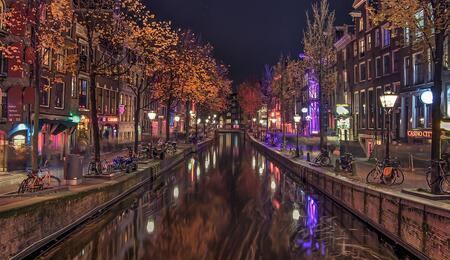 Amsterdam to ban cannabis smoking on streets of red light district