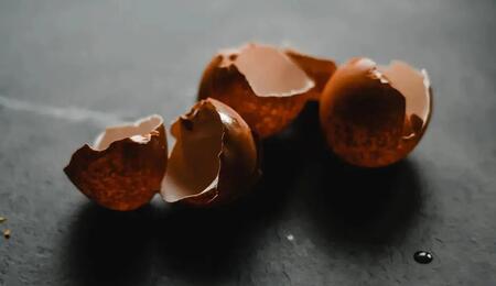Eierschalen als Cannabis-Dünger sind eine hervorragende Quelle für Kalzium, haben aber auch Spuren von Magnesium und Kalium.