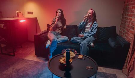Interior moderno de un Cannabis Consumption Lounge