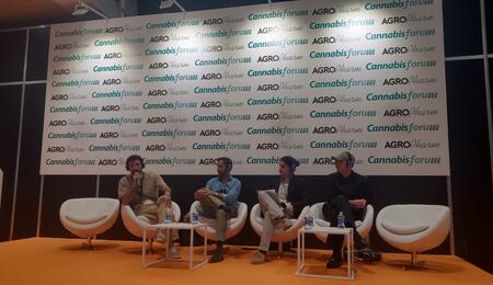 Expertos en el Cannabis Forum de Farmaforum discuten sobre los desafíos del CBD y el estancamiento de la industria del cáñamo en España.