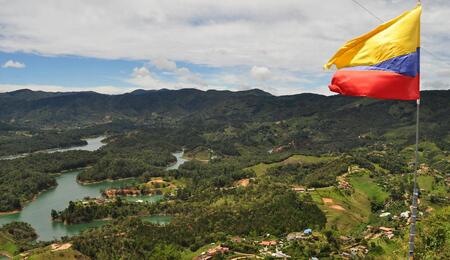 Colombia necesita cambiar Constitución para regular el cannabis.