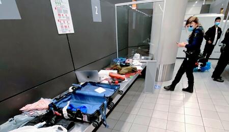 Dutch authorities at Schiphol airport seized over 3,200kg of THC-laced winegums and honey arriving from the US, destined for the Netherlands and Czechia.