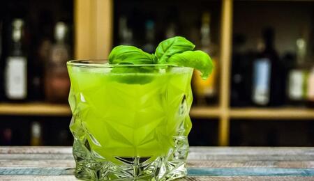 Learn how to prepare quick and easy THC drinks at home by using ready-made solutions such as cannabis tinctures or syrups that you can infuse in any beverage. 