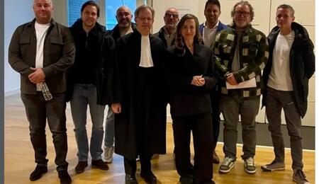 Simone van Breda y representantes de los coffeeshops de marihuana ante el juzgado de Utrecht
