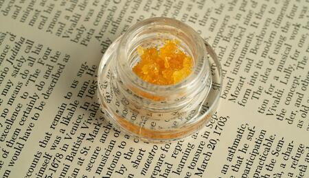 From hash to CO₂ oil: understand how cannabis concentrates deliver enhanced therapeutic effects, how contaminants are removed, and what users should know first.