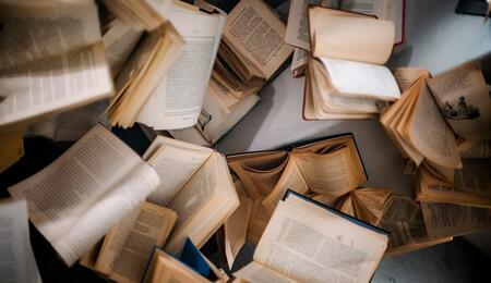Explore more about these 5 top reviewed cult classic cannabis books, featuring history guides, modern lifestyle reads, and hilarious fiction like Inherent Vice.