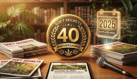 Ilustración de escritorio con la insignia dorada del 40 aniversario de Soft Secrets, rodeada de pilas de periódicos, revistas y una tablet mostrando el artículo de la recopilación anual de lo mejor del cannabis en 2025