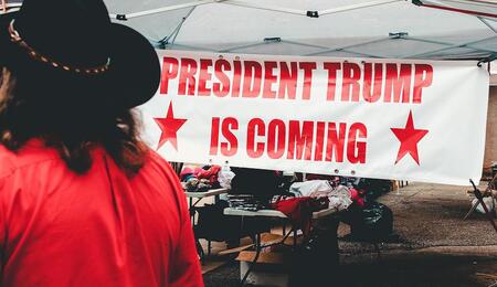 Trump hace subir las acciones NASDAQ de industria cannábica tras anuncio de estudio de regulación de marihuana.