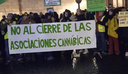 Protesta-en-Barcelona-para-defender-asoc.-cannábicas
