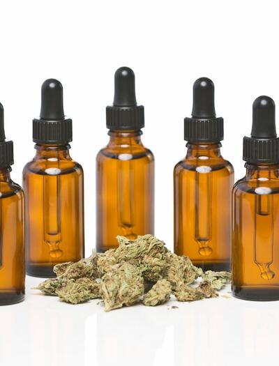 Botellas de aceite de Cannabis medicinal