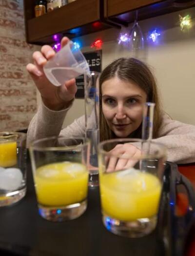 Brown, university, studio, fumare, alcol