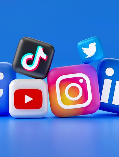 Wie gehen Instagram, TikTok & Co. mit Cannabis um? Alles über Richtlinien, Influencer, Werbung und Tipps für private Nutzer.
