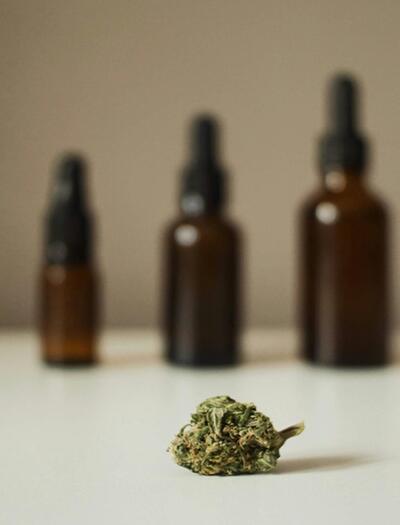 Wie macht man eine Cannabis-Tinktur?