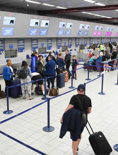 Cannabis im Flugzeug 2026: Regeln für Inlandsflüge & Ausland