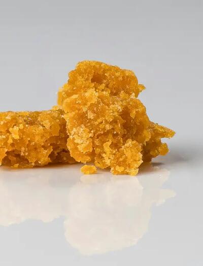 Cannabis-Extrakte mit 99% THC-Gehalt sind stärker als die stärksten Blütensorten, die maximal 40% THC-Gehalt haben.