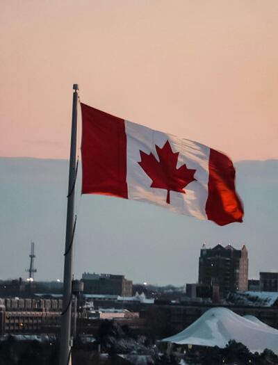 Kanadský trh s marihuanou zažívá korekci