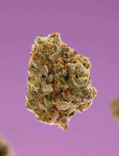 HHC ist im Gegensatz zu normalen Cannabinoiden, die aus den Trichomen der Pflanze stammen, ein halbsynthetisches Cannabinoid.