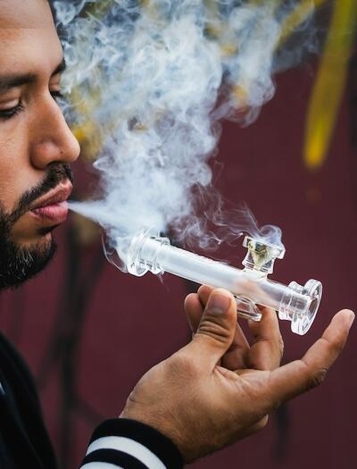 Marihuana baja la frecuencia de uso de alcohol.