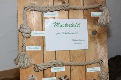 Wasserbeständige Hanfseile für die Seefahrt.