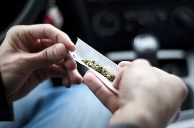 El consumo de marihuana en coches ya no es sancionable