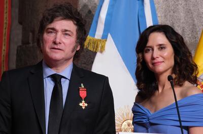Isabel Díaz Ayuso junto a Javier Milei en un acto político