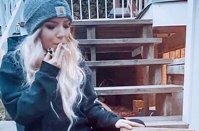 Mamme in erba: sui social spopolano le “stoner mums” e un altro tabù viene finalmente rimosso